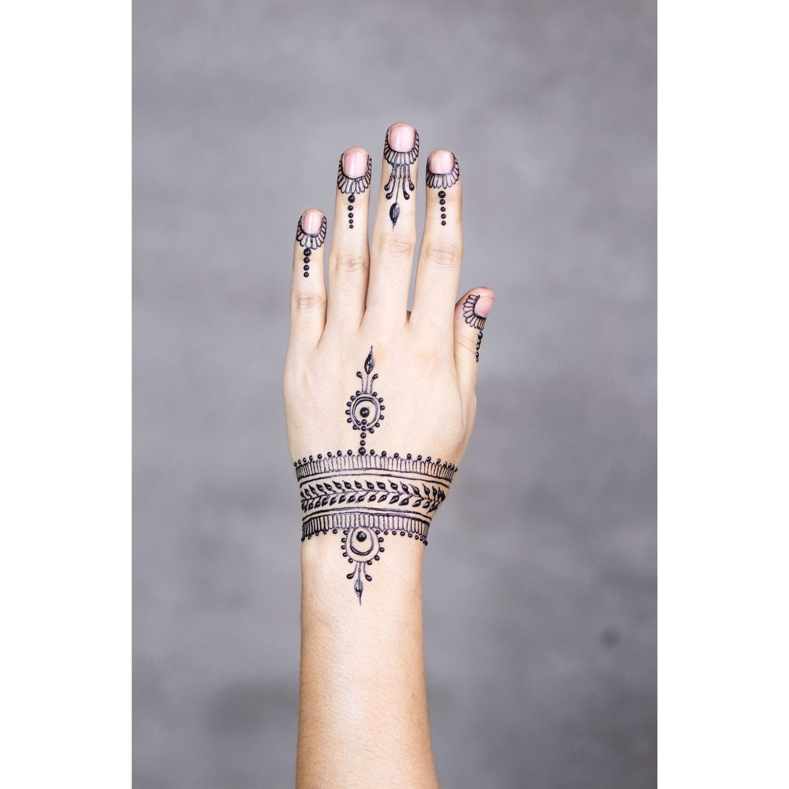 Arabic & Simple Mehendi Designs for Elegant Henna Art